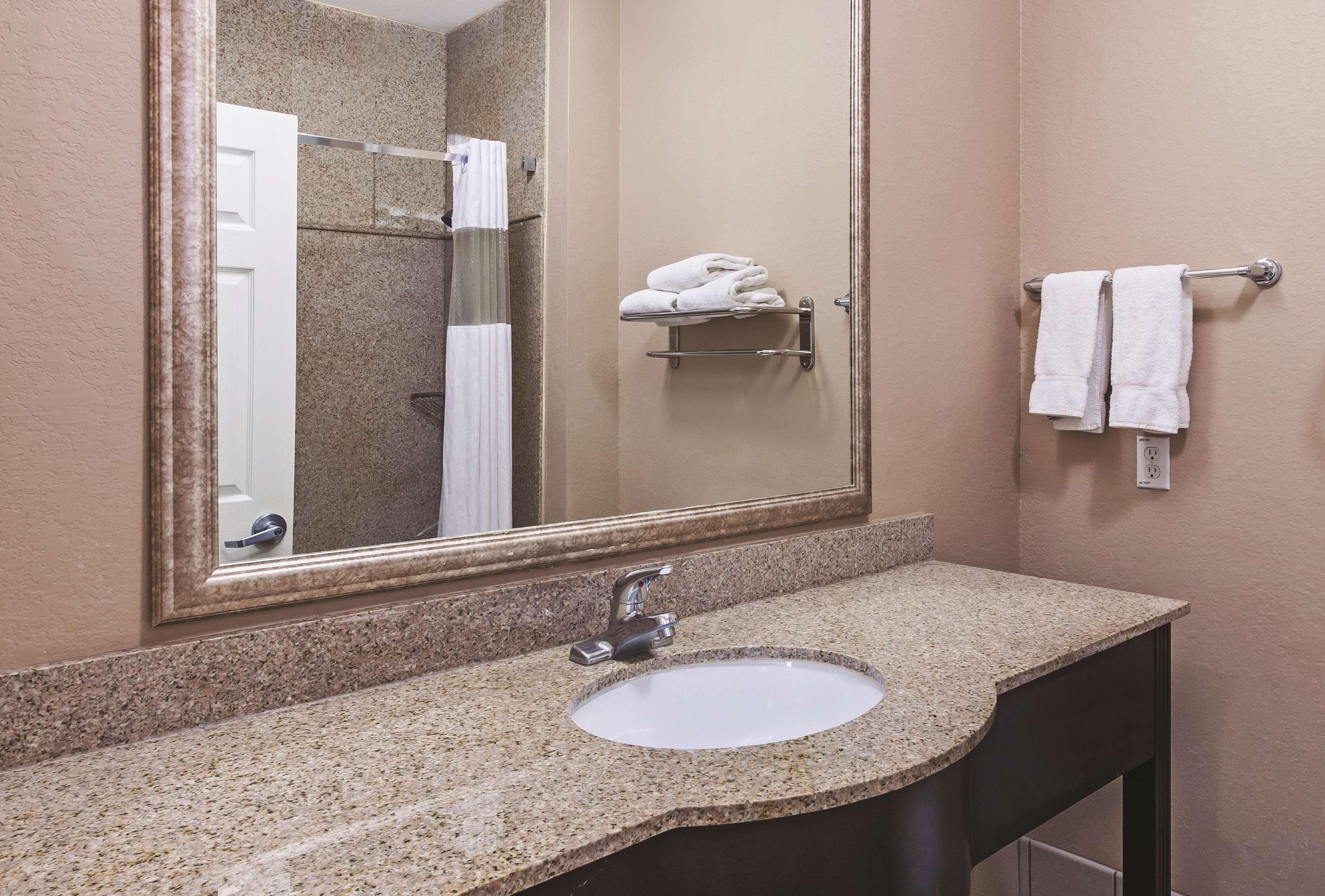 La Quinta By Wyndham Pearland Hotel Eksteriør billede